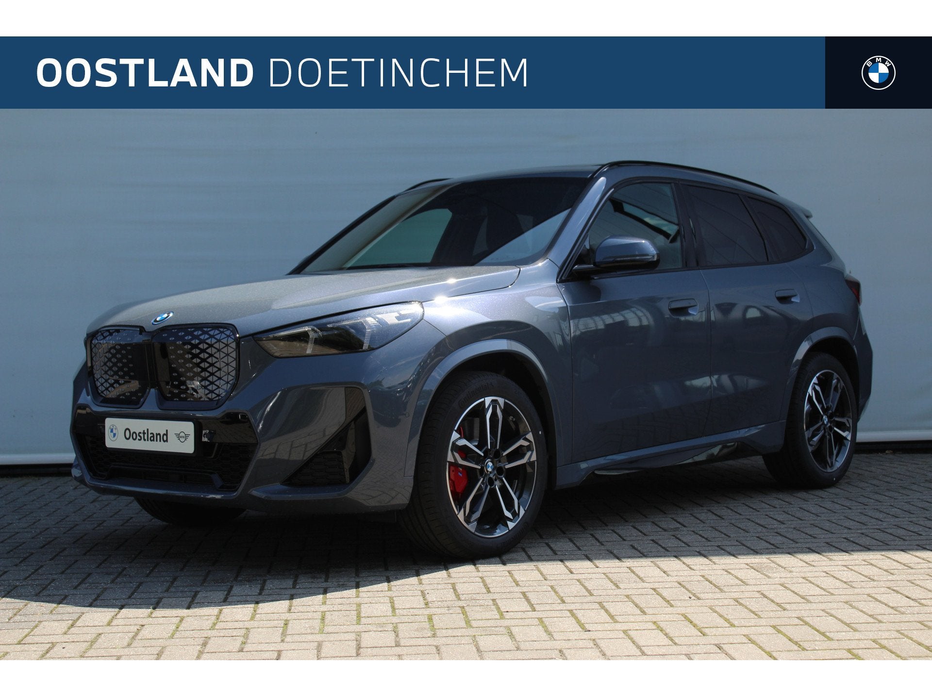 BMW iX1 eDrive20 M Sport / Panoramadak / Trekhaak / Sportsto