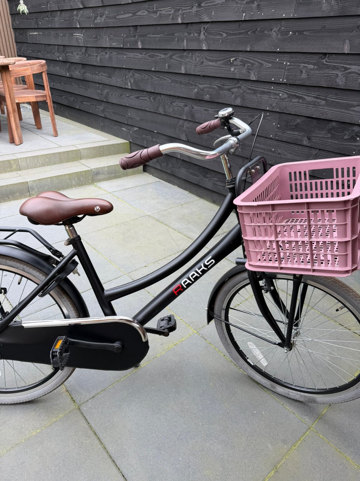 RAAKS | Mooie transportfiets met roze krat 24 inch, Ophalen, Terugtraprem, Handrem, Gebruikt