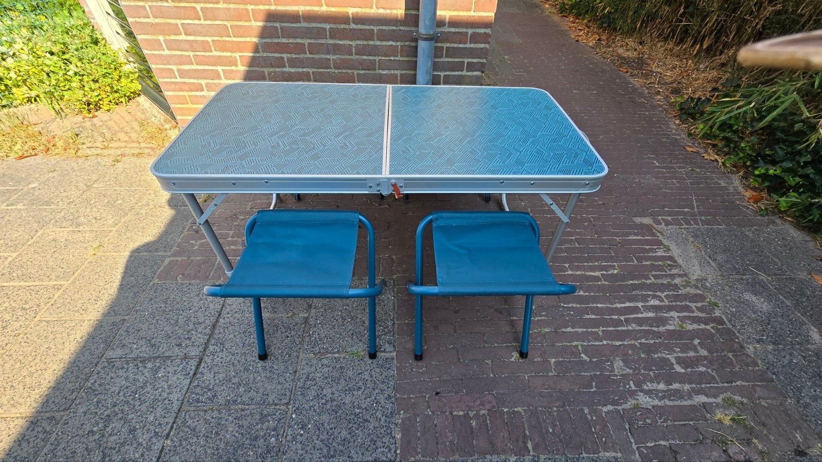 Grote campingtafel met 4 krukjes - Inklapbaar & Verstelbaar, Caravans en Kamperen, Kampeermeubelen, Ophalen, Zo goed als nieuw