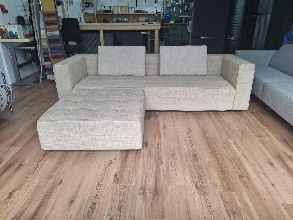 Zanotta bank en poef - Zo goed als nieuw - 235cm breed, Huis en Inrichting, Ophalen of Verzenden, Zo goed als nieuw, Stof