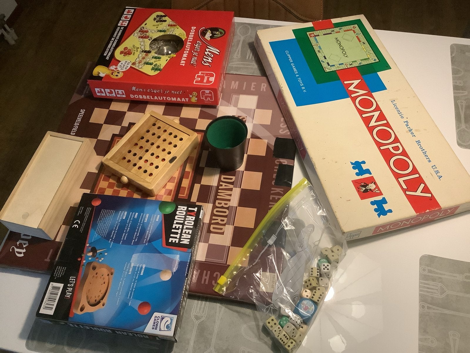 Mooie set spellen: Monopoly, Mens Erger Je Niet, Dammen, Sch, Een of twee spelers, Ophalen of Verzenden, Gebruikt