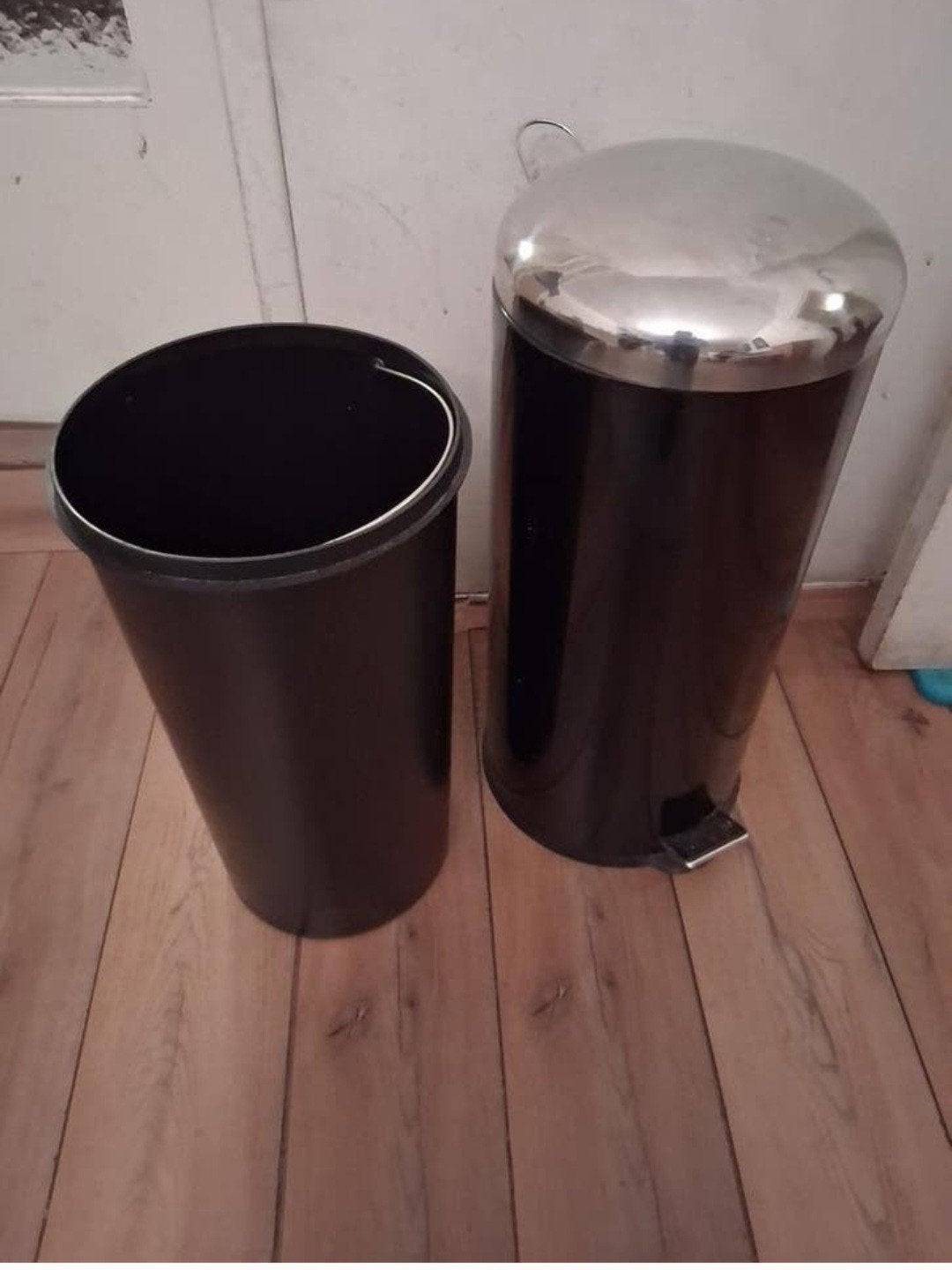 Te koop,Brabanita metaal prullenbak met pedaal functie., Ophalen, Gebruikt, Metaal, Met pedaal