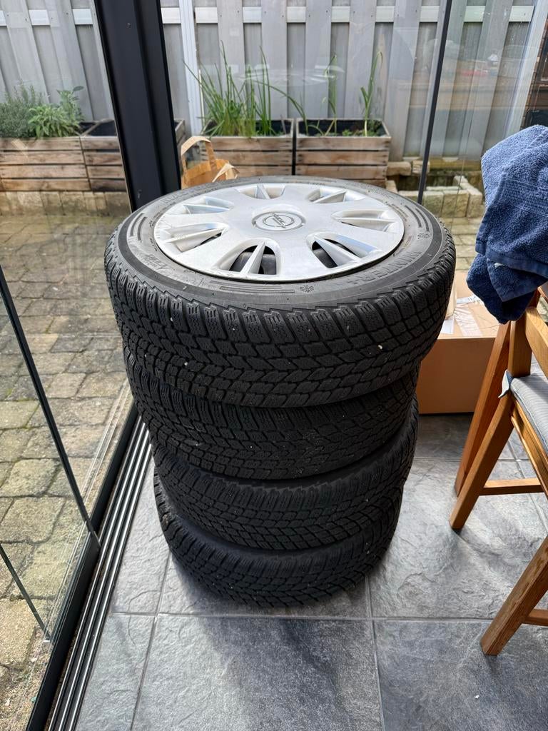 Opel Karl Winterbanden 185/60/R15 Mastersteel met wieldoppen, Auto-onderdelen, Ophalen, Gebruikt