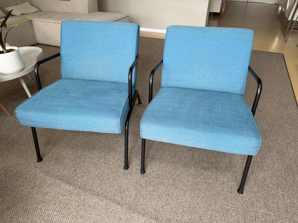2 Blauwe Design Fauteuils met Zwart Buisframe, Huis en Inrichting, Fauteuils, Ophalen, Gebruikt, Design, 75 tot 100 cm
