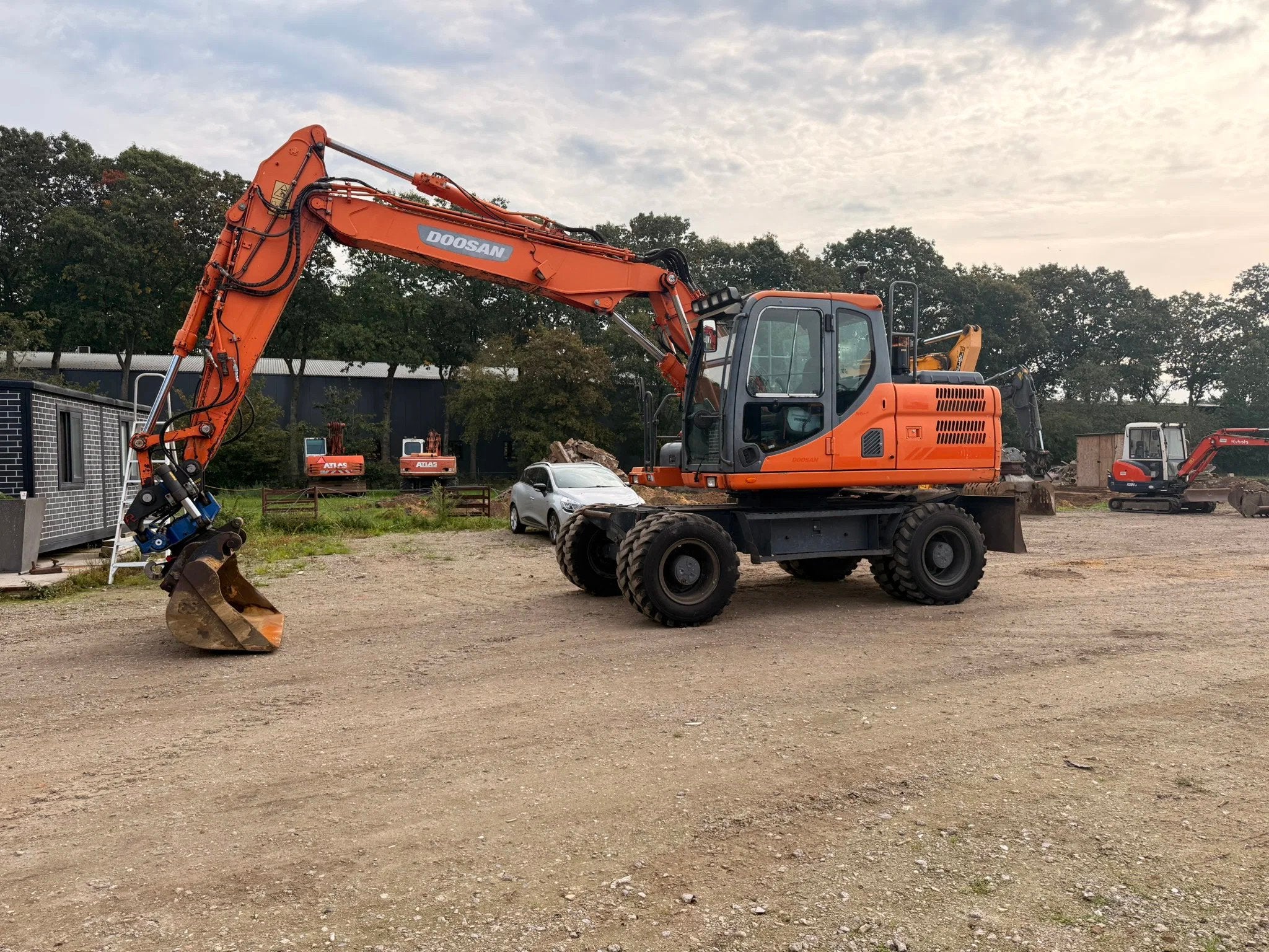 Doosan DX140W-3 (bj 2015), Jansen Machines, Albert@jansen-machines.com, Topperweg 60
3774 LJ  Kootwijkerbroek, Graafmachine