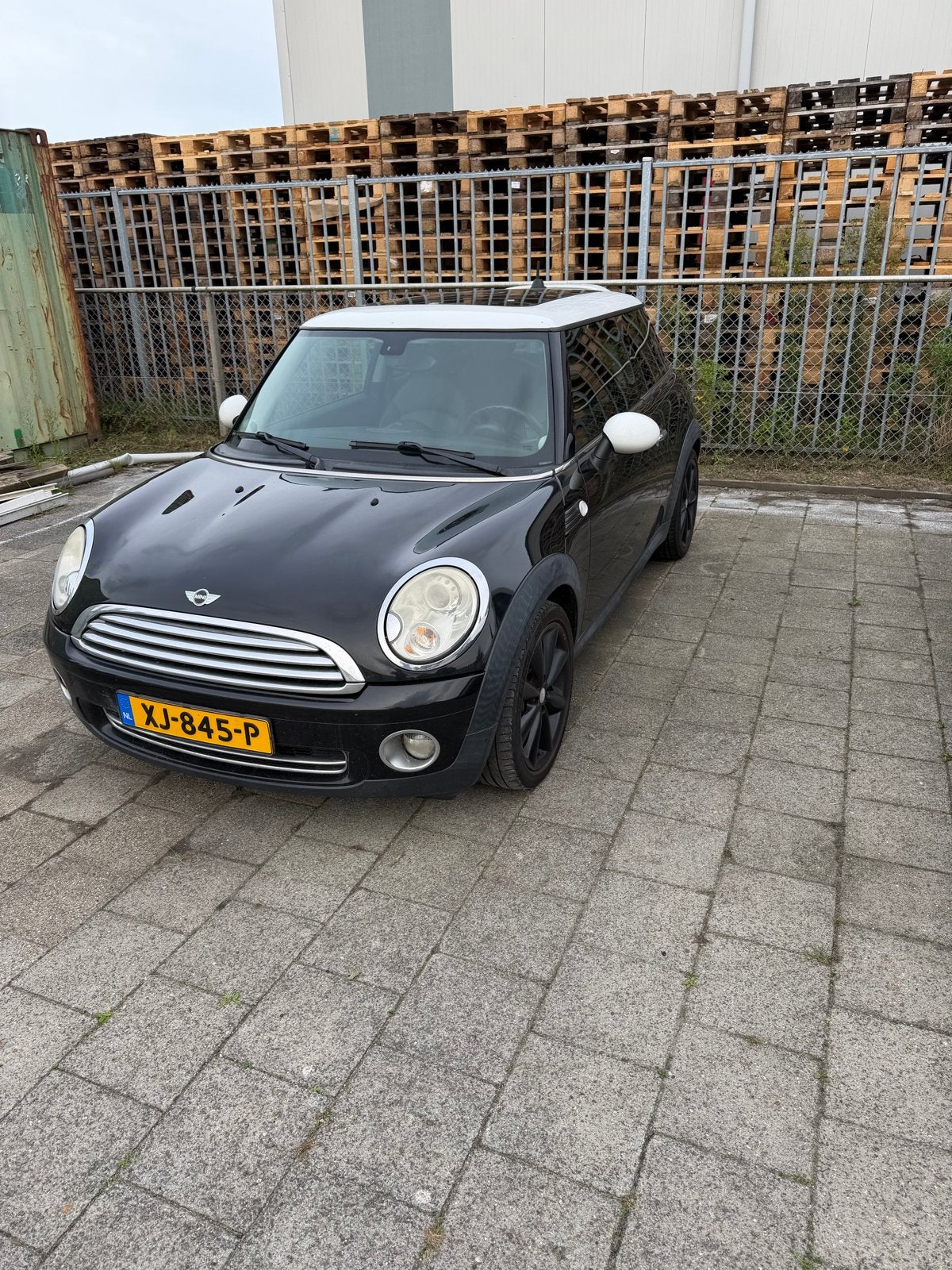 Mini 1.6 16V Cooper 2009 Zwart met panoramadak, Auto's, Voorwielaandrijving, 750 kg, 4 cilinders, 4 stoelen