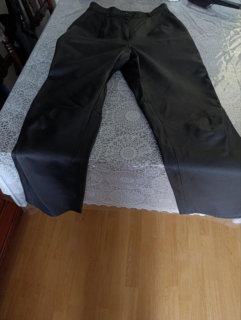 Prachtige leren broek z.g.a.n., Kleding | Dames, Broeken en Pantalons, Maat 38/40 (M), Zwart, Ophalen of Verzenden, Zo goed als nieuw