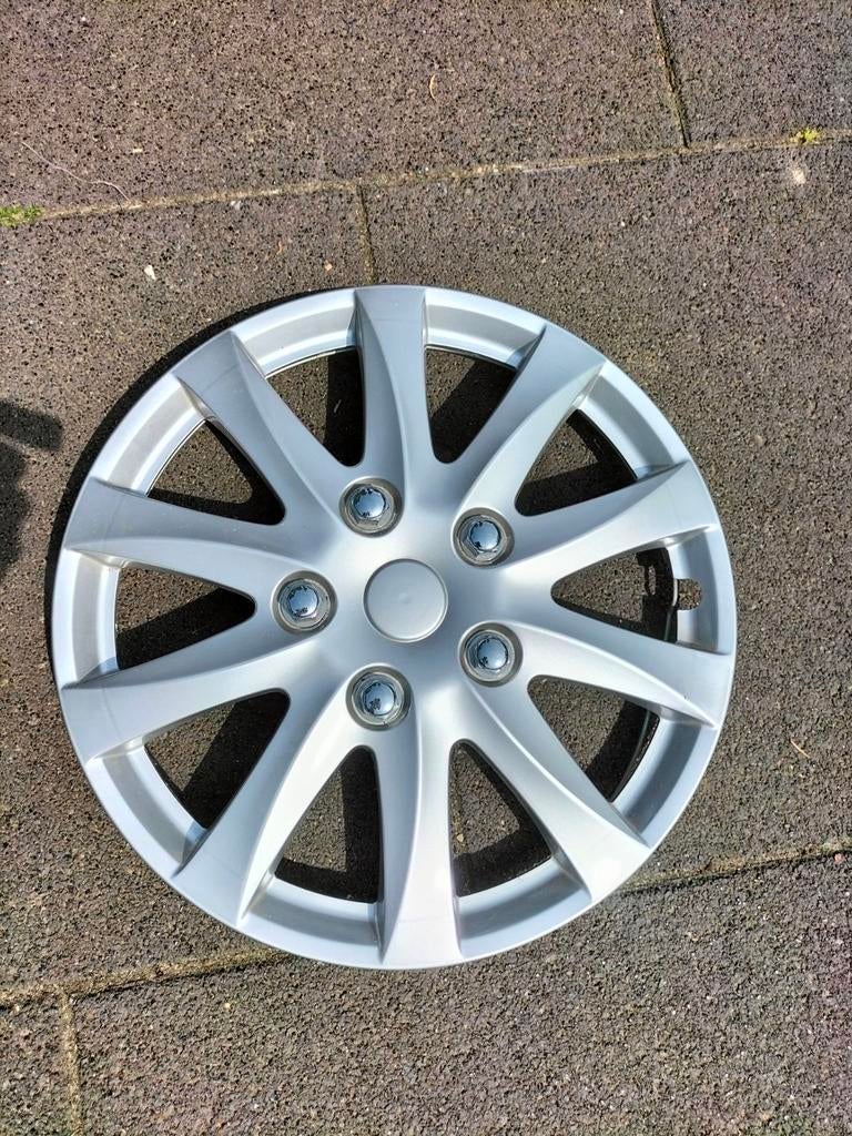 Zilverkleurige wieldoppen 15 inch nieuw 4 stuks, Ophalen of Verzenden, Gebruikt