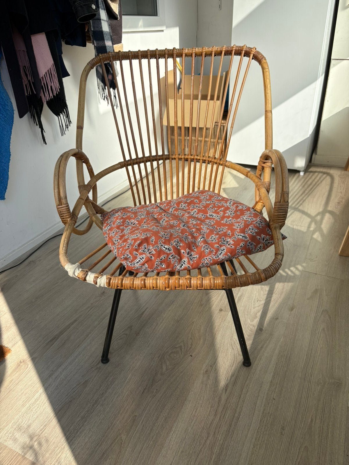 Mooie rotan stoel te koop, Ophalen, Gebruikt, Bruin, Eén