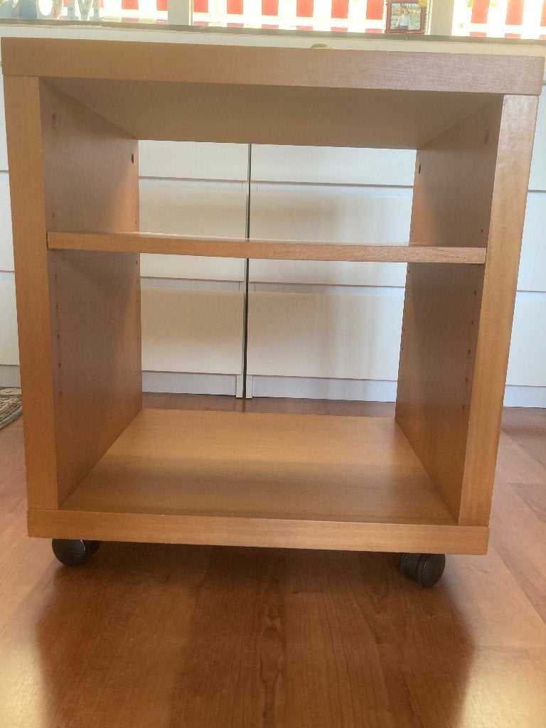 Nachtkastje op wieltjes, gefineerd beuken, Huis en Inrichting, Slaapkamer | Nachtkastjes, Ophalen, Gebruikt, 55 tot 70 cm, 45 tot 65 cm