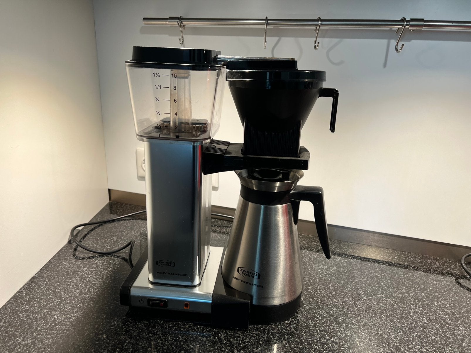 Technivorm Moccamaster KBGT met thermoskan, Witgoed en Apparatuur, Koffiezetapparaten, Gebruikt, Koffiemachine, Gemalen koffie