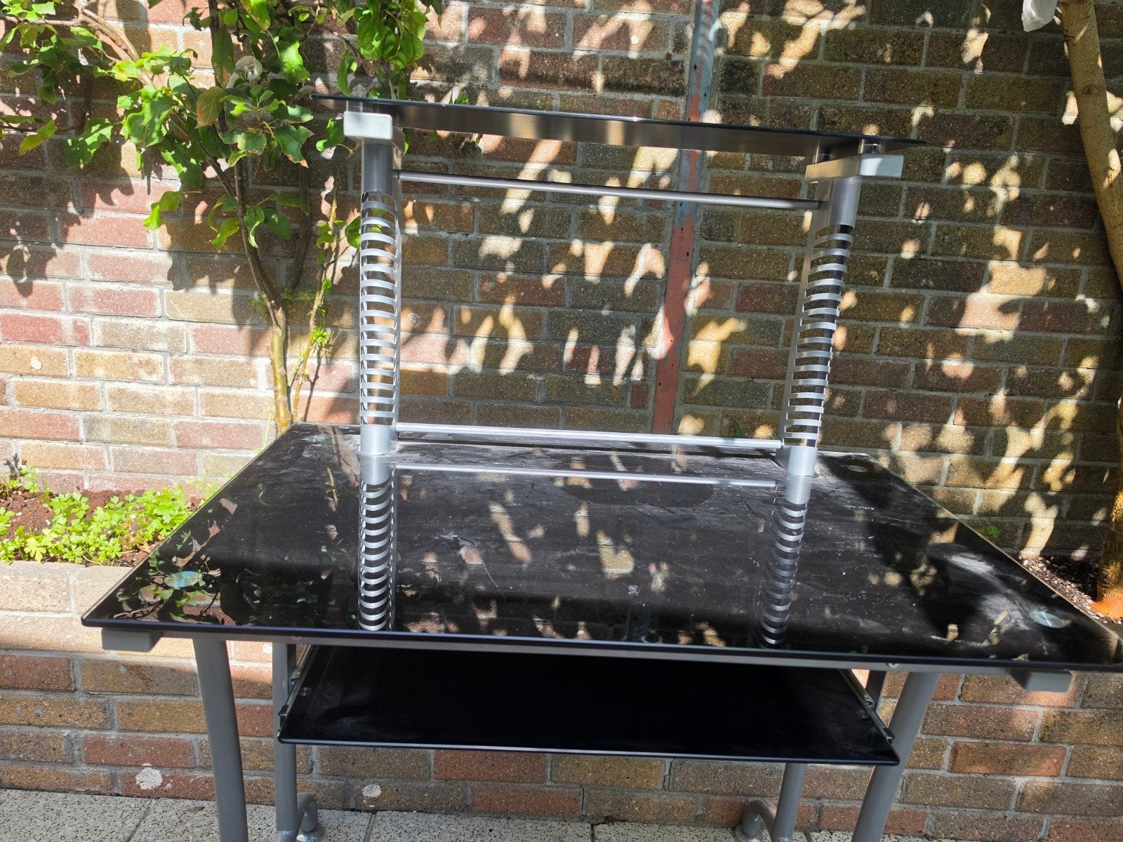 Glazen computerbureau met uitschuifbaar toetsenbordblad, Gebruikt, 100 tot 150 cm, Glas, Modern