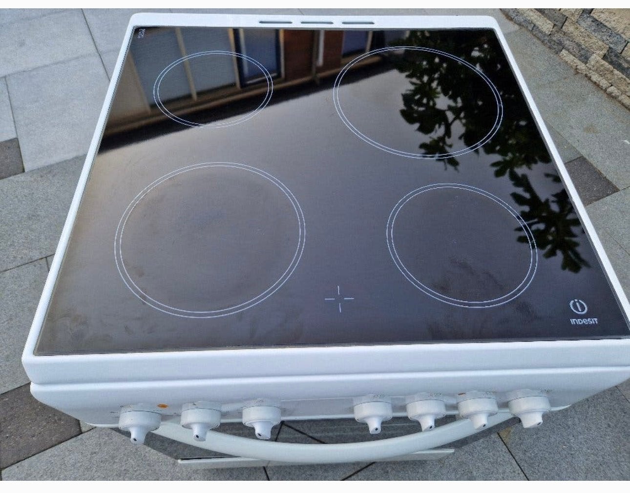 Indesit Keramisch Fornuis te koop, Witgoed en Apparatuur, Ophalen, Keramisch, 4 kookzones, Zo goed als nieuw