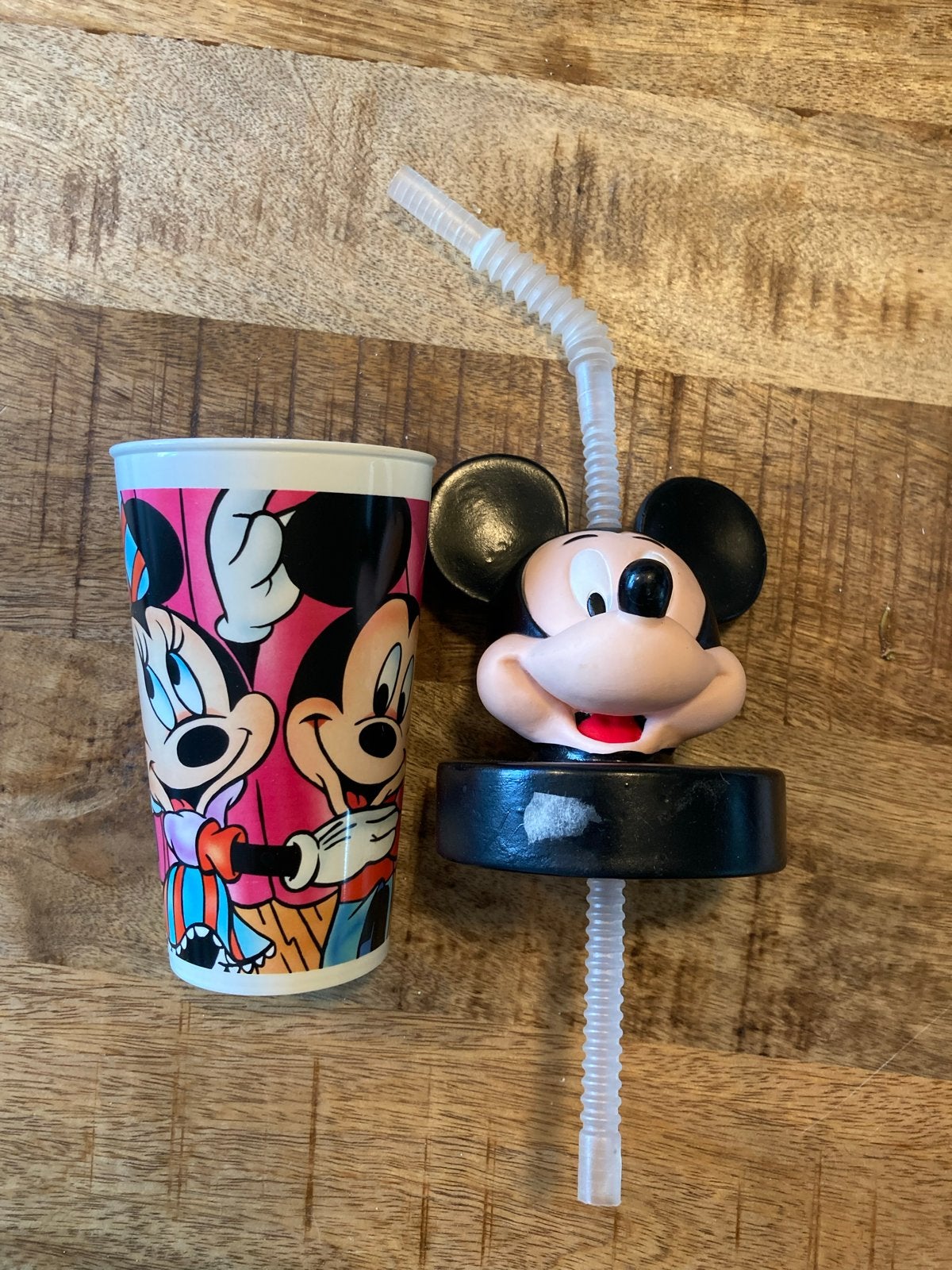 Disney Mickey & Minnie Mouse beker met rietje, Ophalen of Verzenden, Mickey Mouse, Gebruikt, Servies