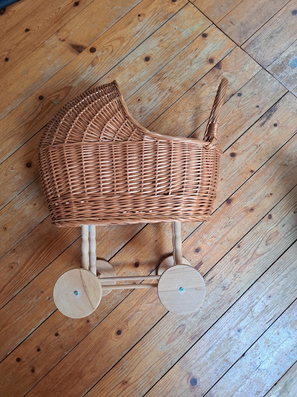 Rotan poppenwagen met wieltjes en matrasje, Ophalen, Gebruikt, Overige typen, Met wieltjes