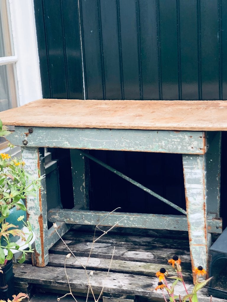 Foto 2 van Vintage tafel / werkbank