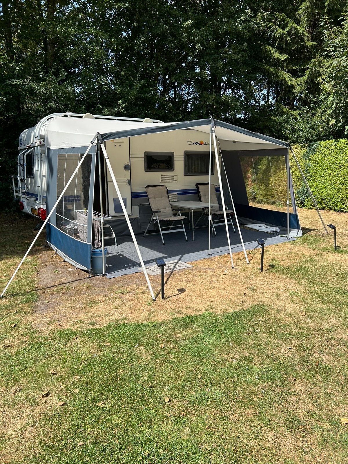 Hobby 440 sf de luxe, Caravans en Kamperen, Vast bed, Hobby, Treinzit, 750 - 1000 kg
