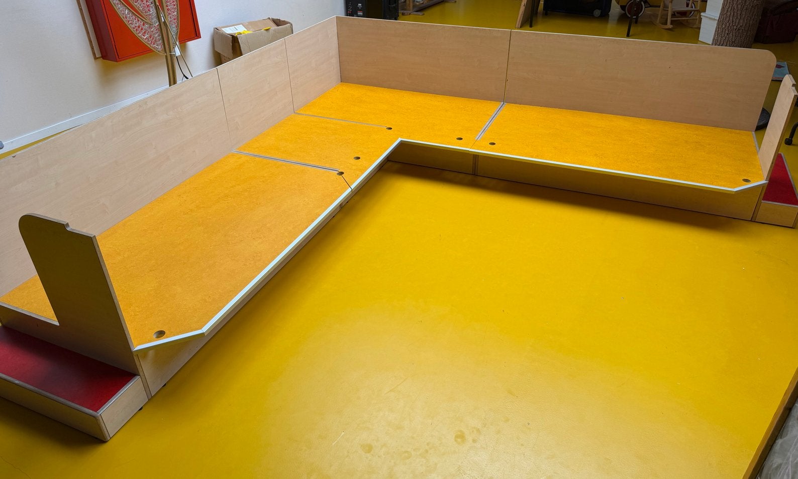 Speelpodium / zitplek voor kinderopvang of school, Ophalen, Gebruikt
