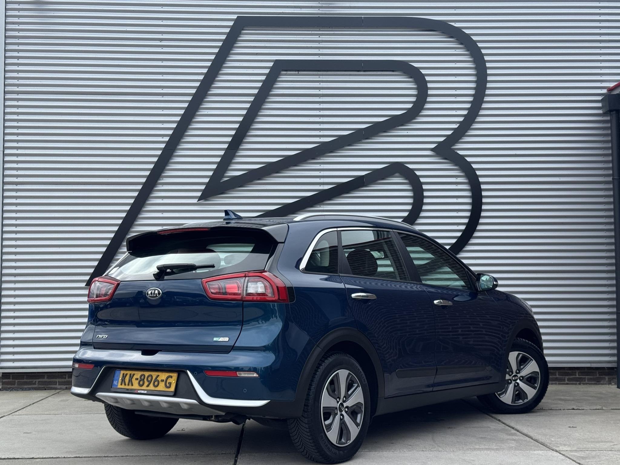 Kia Niro 1.6 GDi Hybrid First Edition 1e Eigenaar|Navi|Camer, Auto's, Gebruikt, Euro 6, 2 kWh, Blauw