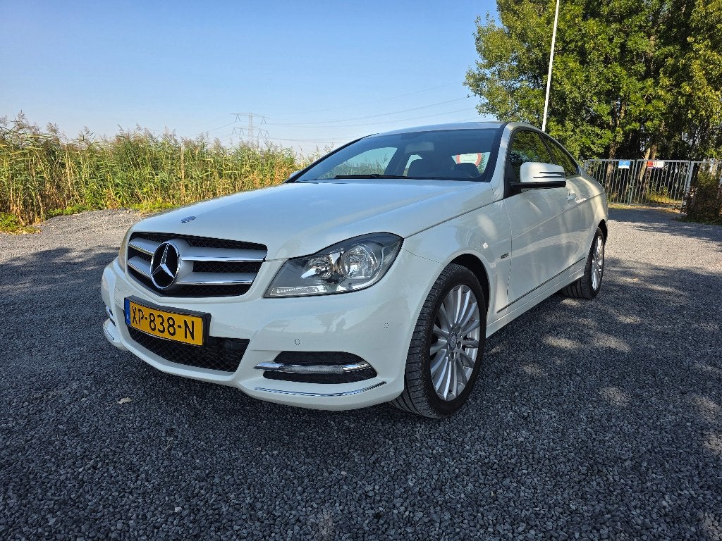Mercedes-Benz C-Klasse C180 Kompr Sportcoupe 2011, Auto's, Mercedes-Benz, Achterwielaandrijving, 1800 kg, Wit, 14 km/l