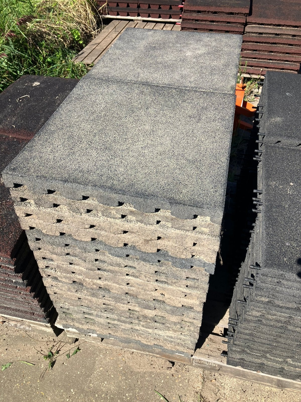 34 vochtdoorlatende rubberen tegels 50x50x4,5cm, Q, Q, Q