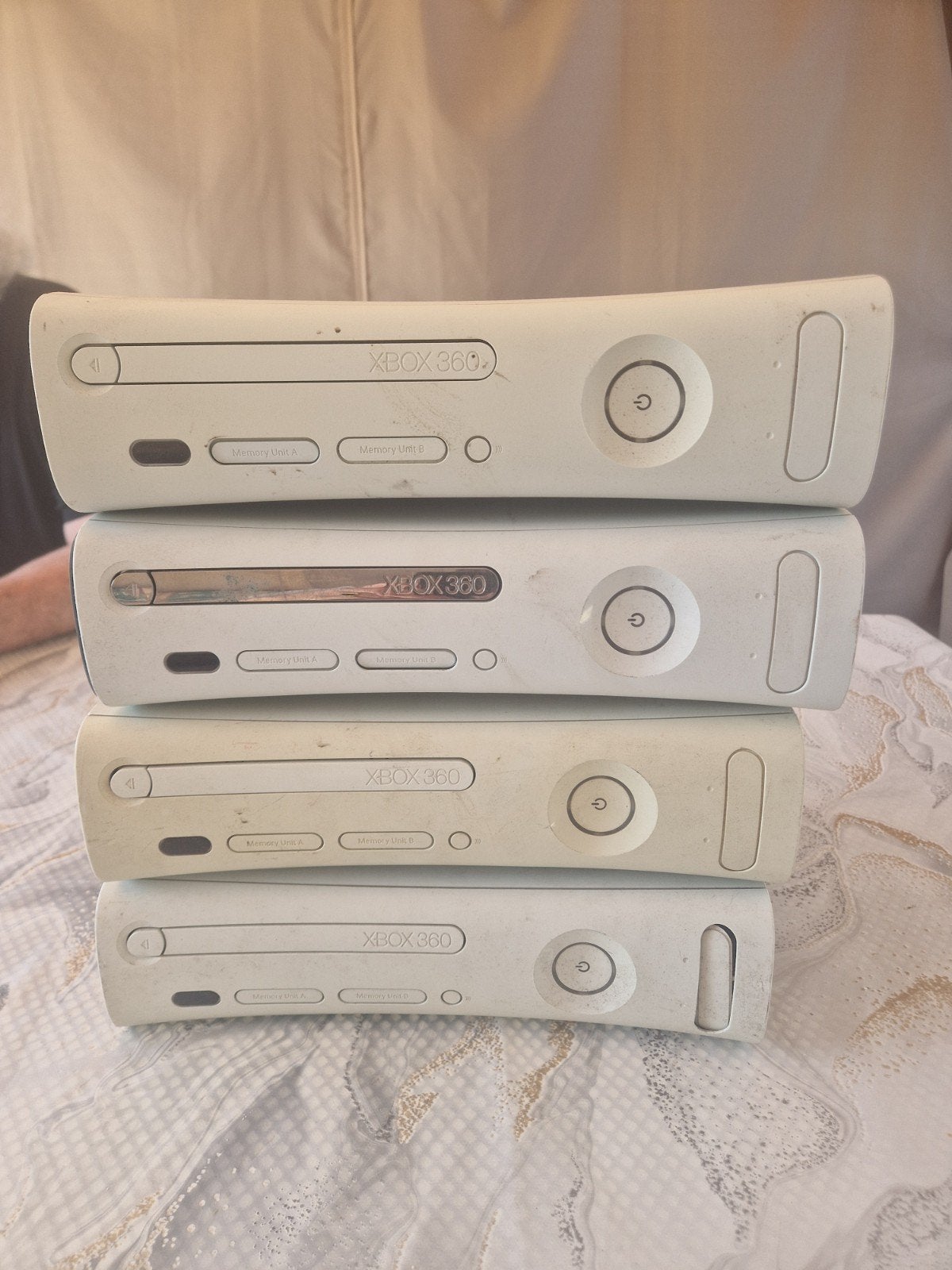 xbox 360 defect  4 stuks alleen console, Ophalen of Verzenden, Niet werkend, Zonder controller