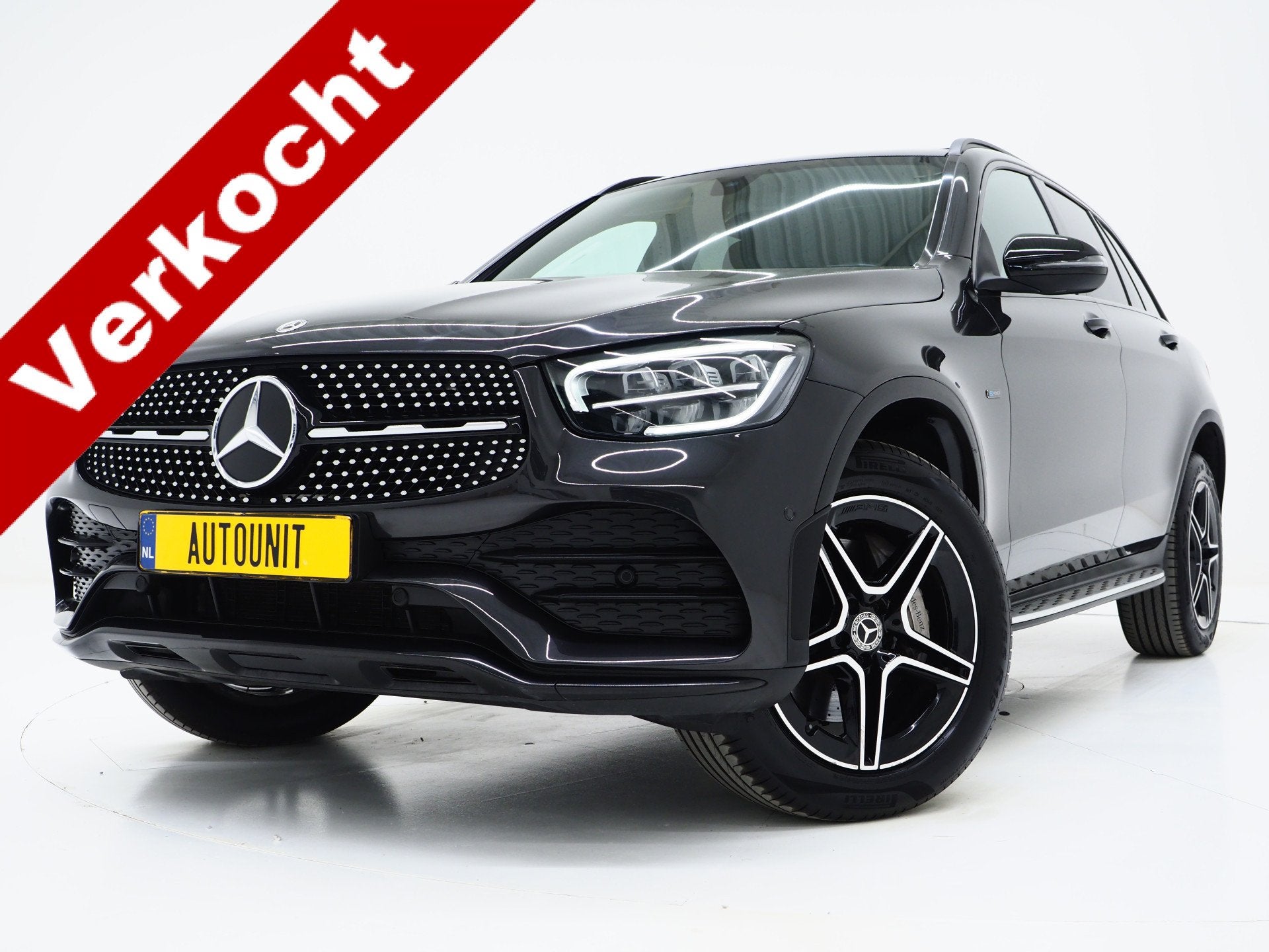 Mercedes-Benz GLC 300e 4MATIC AMG Full Black | Panoramadak |, Auto's, Automaat, Gebruikt, Zwart, 4 cilinders