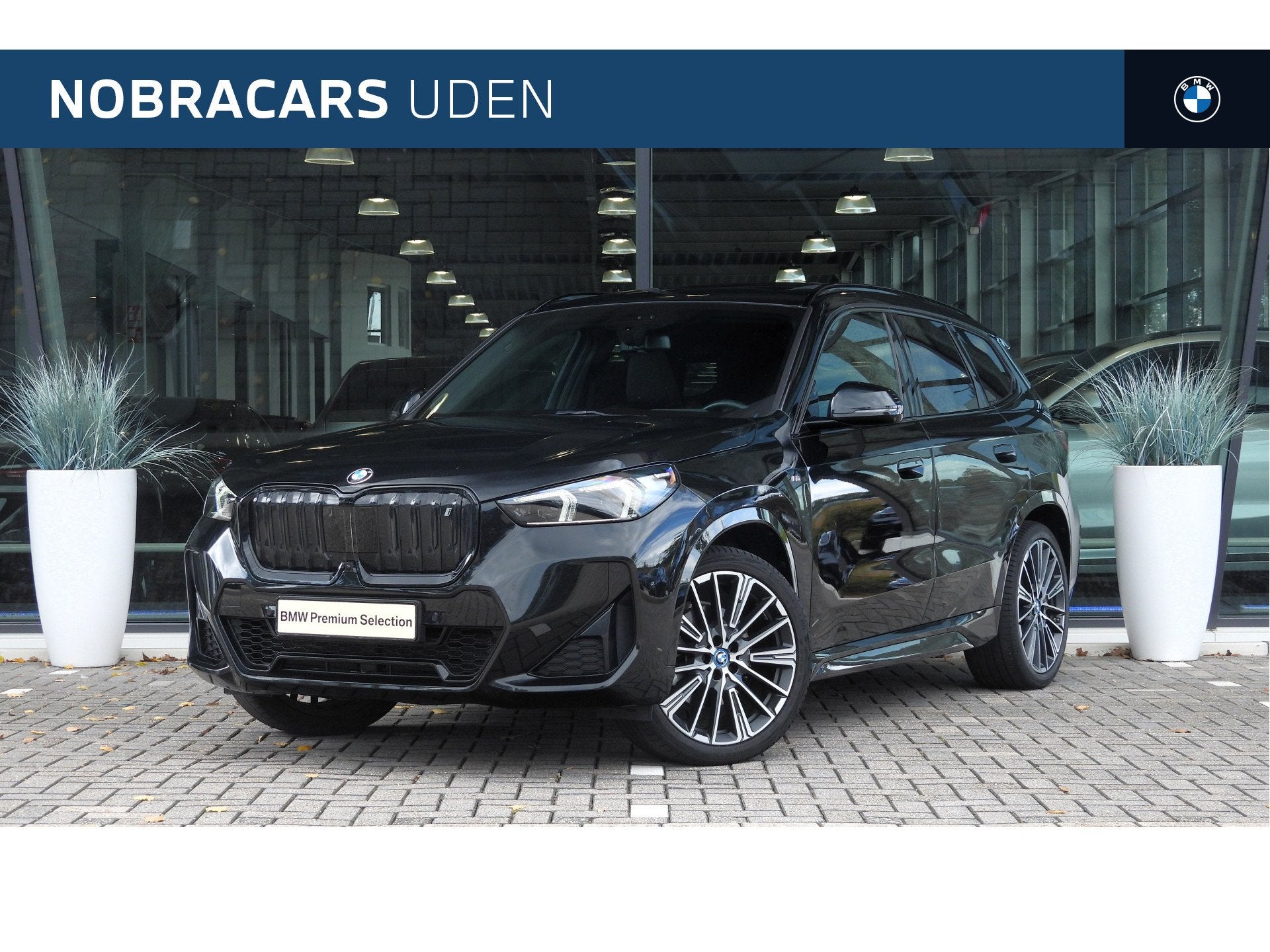 BMW iX1 xDrive30 M Sport / Panoramadak / Trekhaak / Sportsto, Auto's, BMW, Gebruikt, Zwart, Met garantie (alle), 24 min