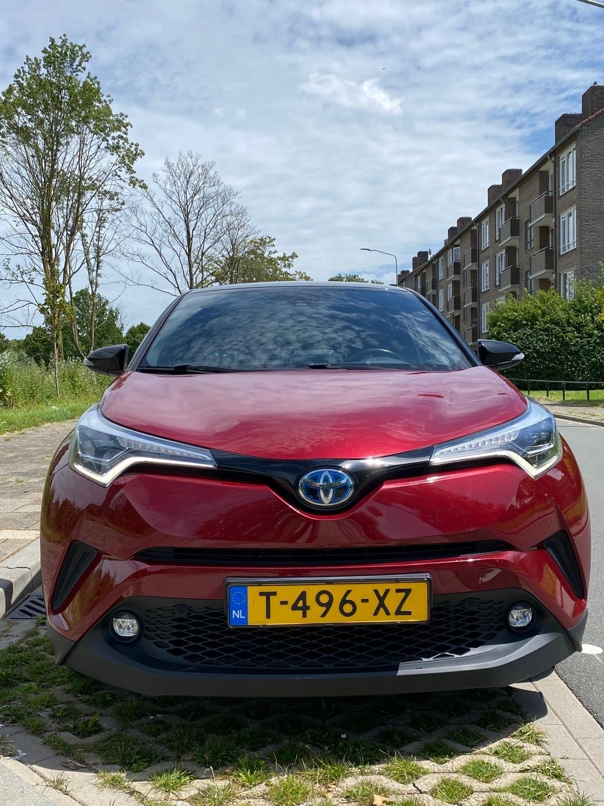 Toyota C-HR 1.8 Hybrid 122pk CVT 2019 Rood, 725 kg, 22 km/l, SUV of Terreinwagen, C-HR