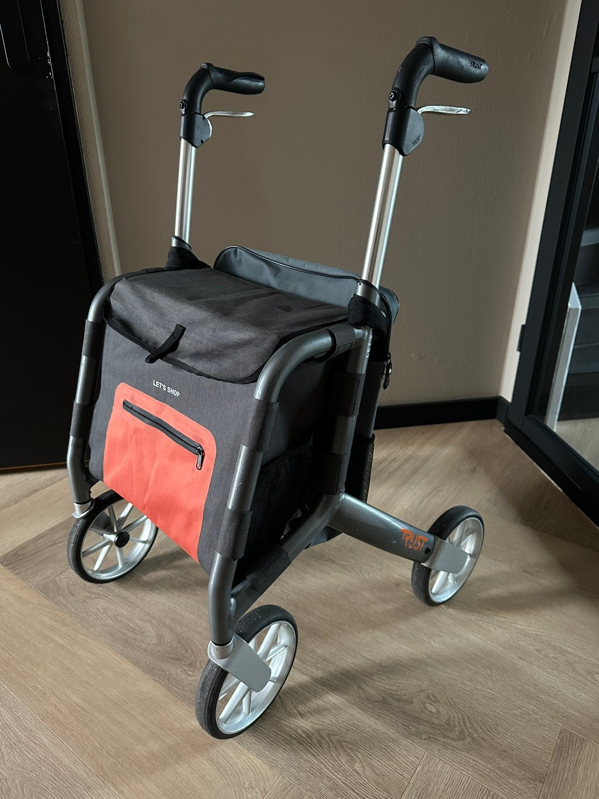 Trust CareLet's Shop Rollator, Diversen, Ophalen of Verzenden, Lichtgewicht, Gebruikt