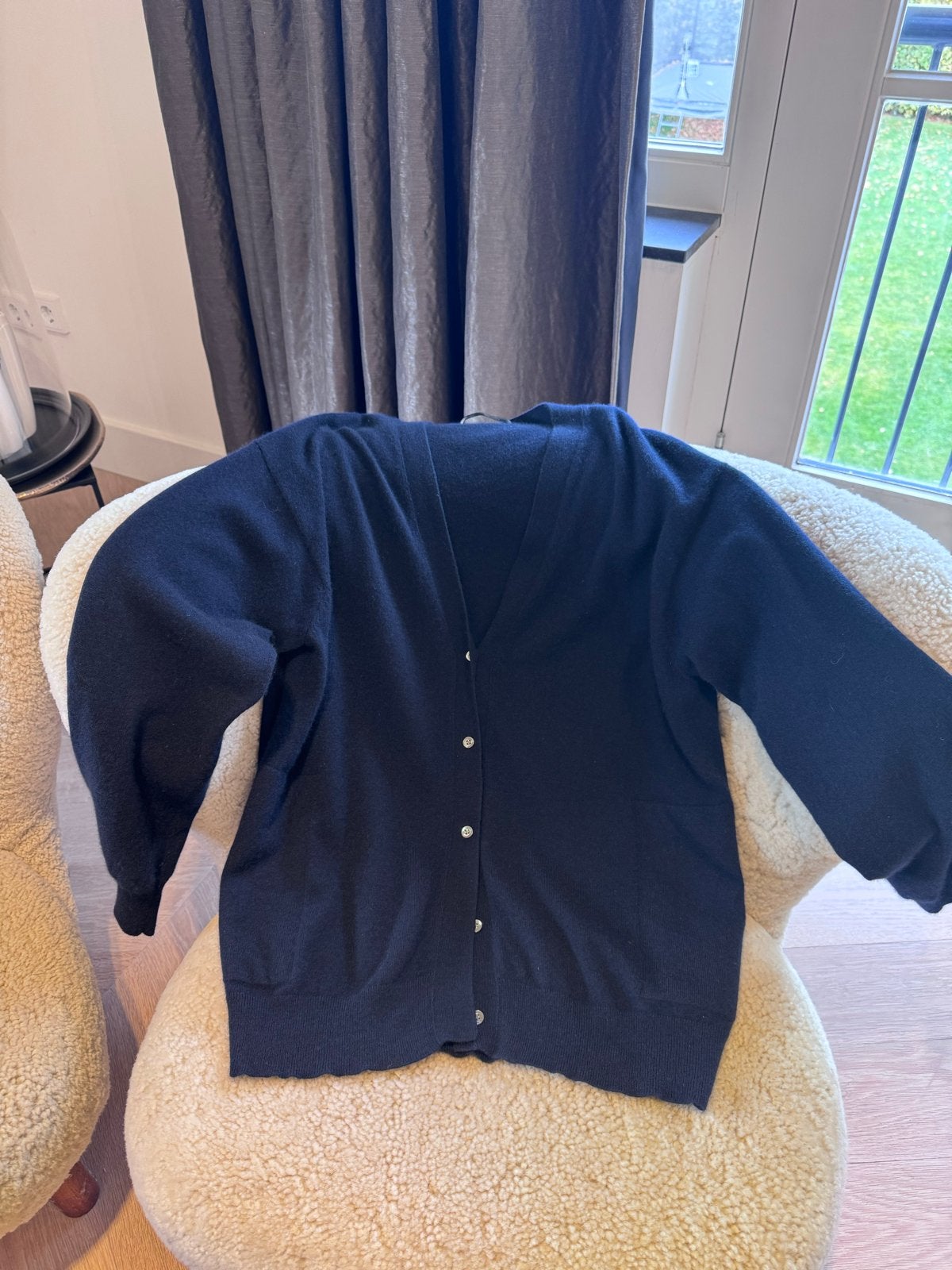 Sofie D'Hoore 100% Kasjmier Cardigan - Donkerblauw, Ophalen, Zo goed als nieuw, Maat 42/44 (L), Blauw
