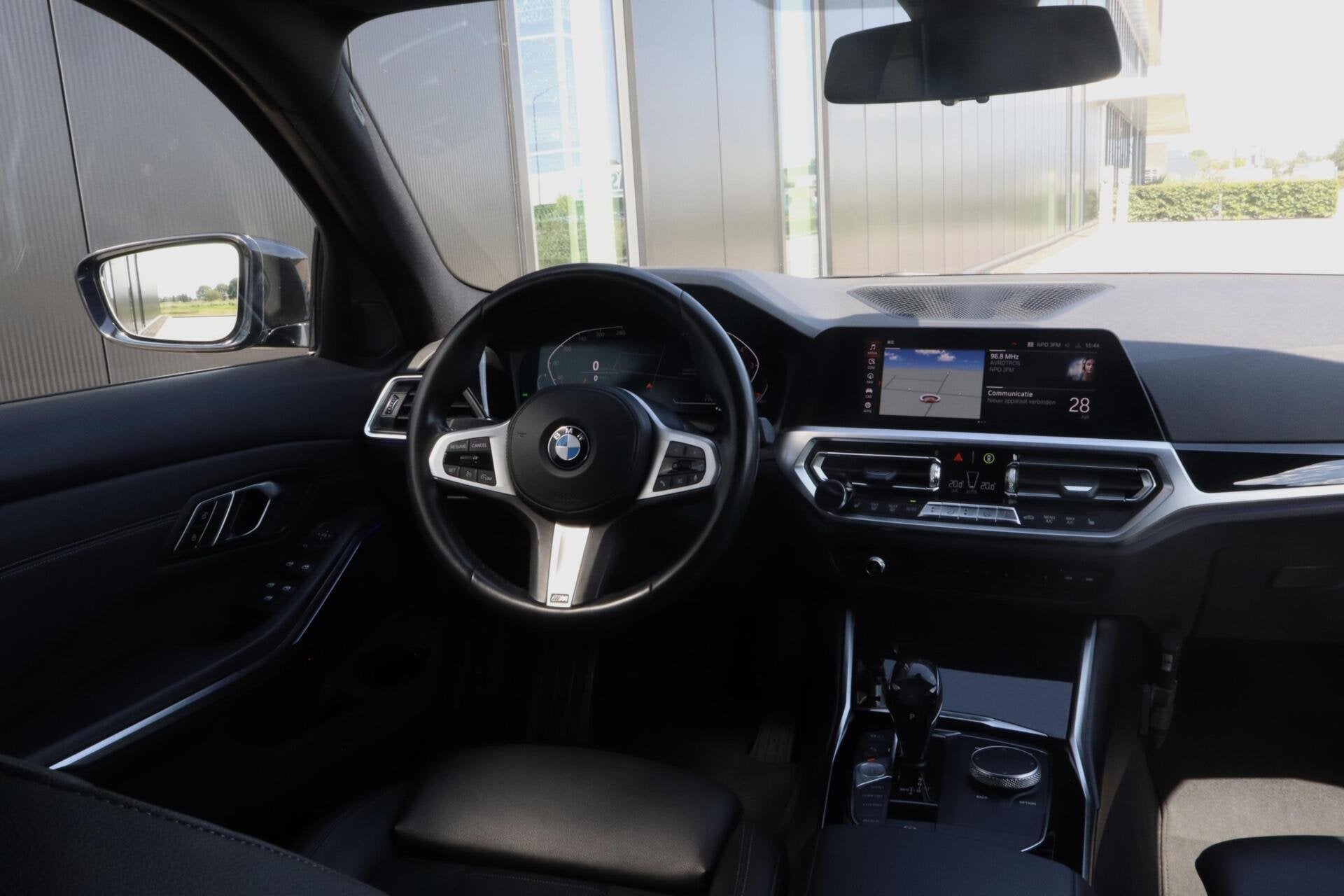 BMW 330i High Executive, CARPLAY, LED, SPORTLINE, 258PK, Auto's, Automaat, 1998 cc, Achterwielaandrijving, Gebruikt