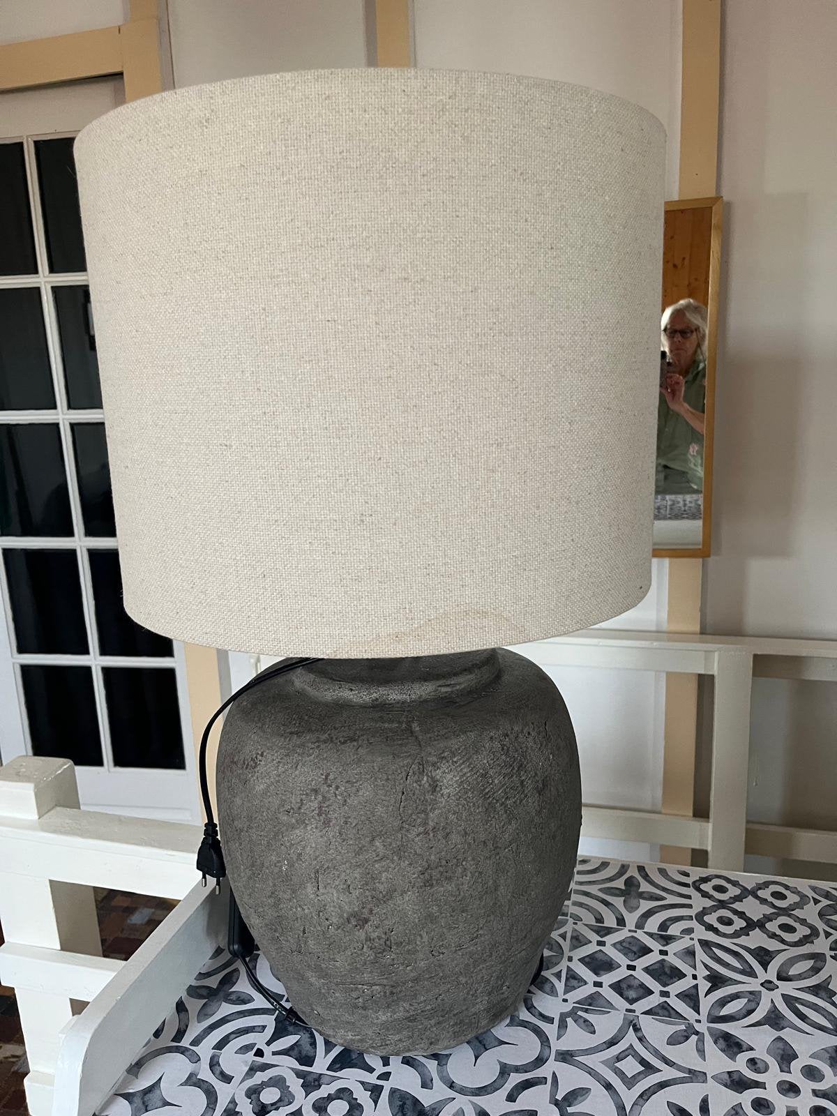 Twee stenen tafellampen. Hoogte 64cm. Doorsnede kap 30 cm., Ophalen, Zo goed als nieuw