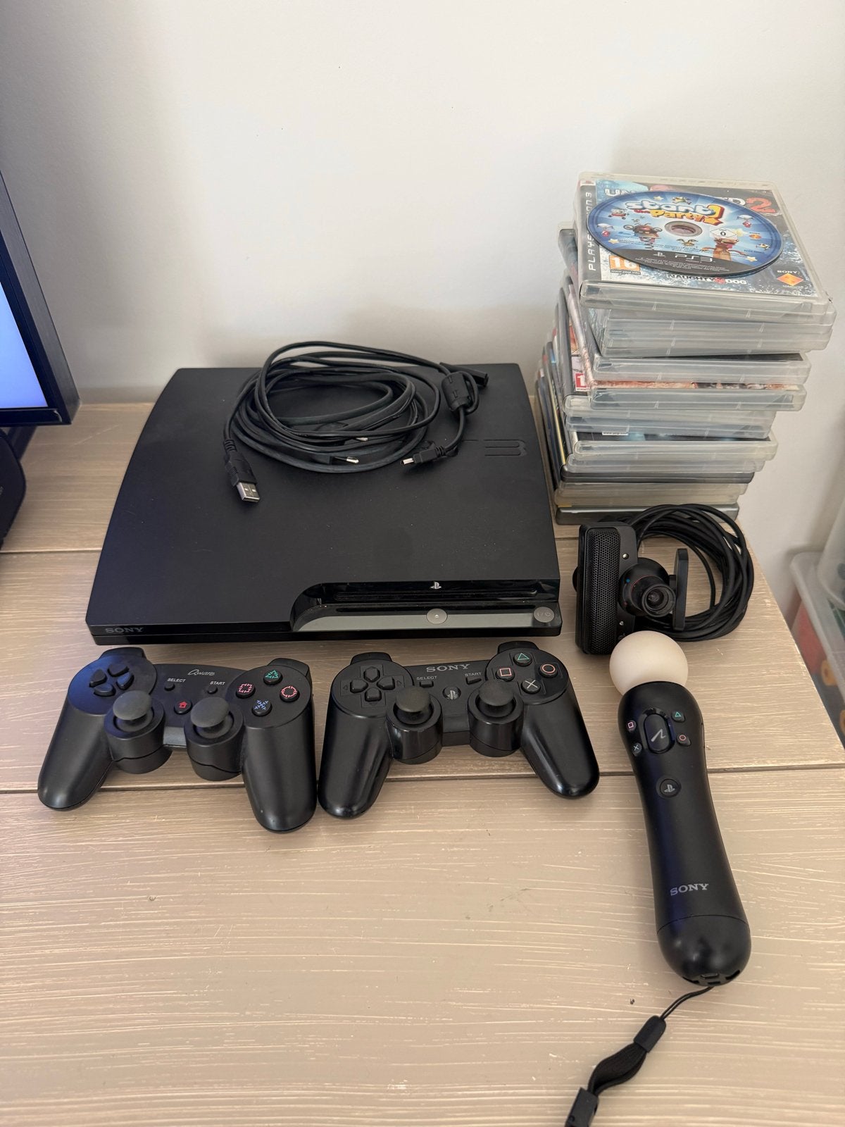 PlayStation 3 Slim met 2 controllers, PS Move en 14 games, Met games, Met 2 controllers, Zo goed als nieuw, Slim