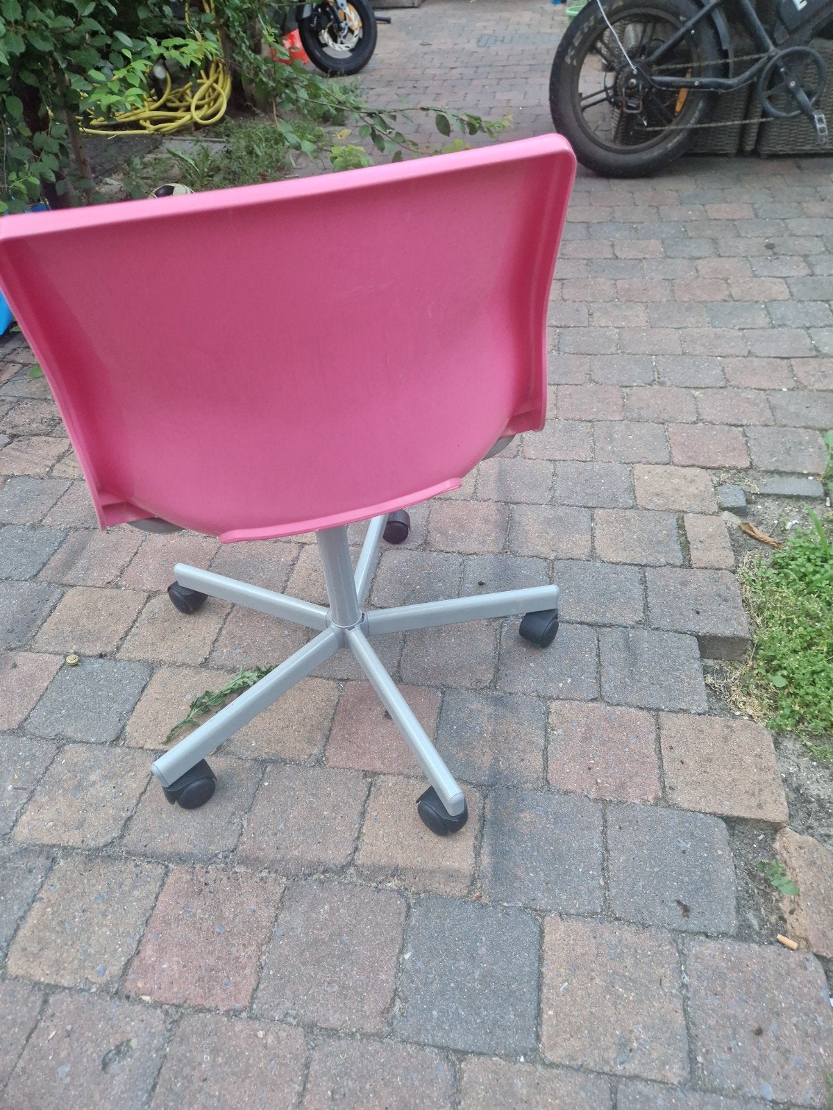 Roze bureaustoel van plastic, Ophalen, Gebruikt, Roze, Bureaustoel