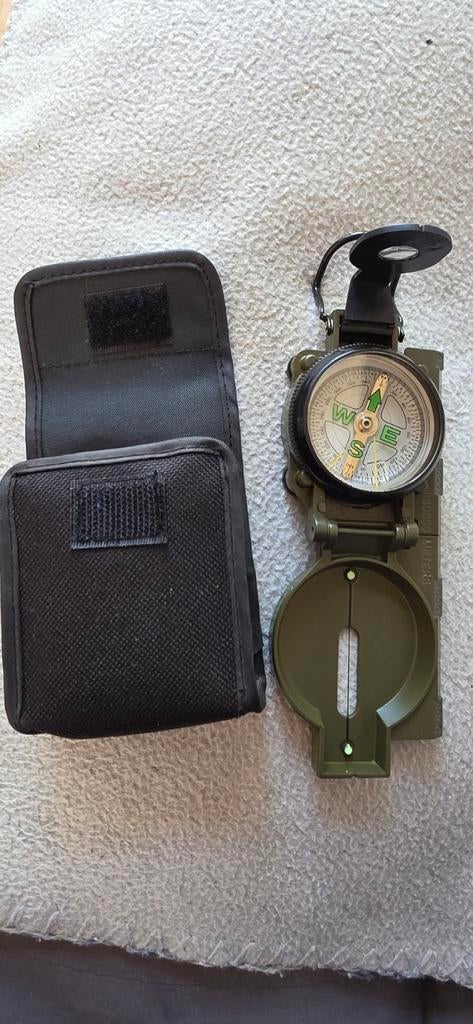 Militair kompas met hoesje - Ideaal voor outdoor & survival, Ophalen, Zo goed als nieuw