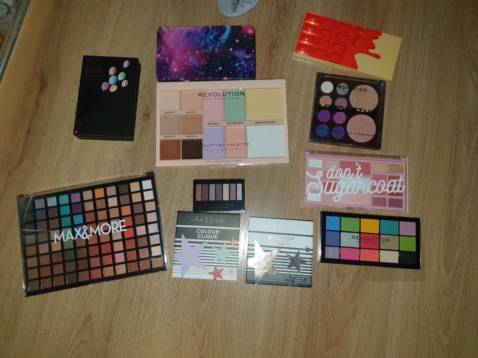 Zo goed als nieuwe make up, van alles is er een beetje uit., Ophalen of Verzenden, Zo goed als nieuw, Overige kleuren, Gehele gezicht