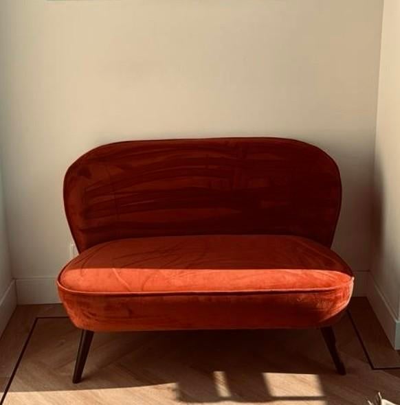 Rode velvet bank - Ideaal voor bruiloften & evenementen, Minder dan 75 cm, Tweepersoons, Zo goed als nieuw, Minder dan 150 cm