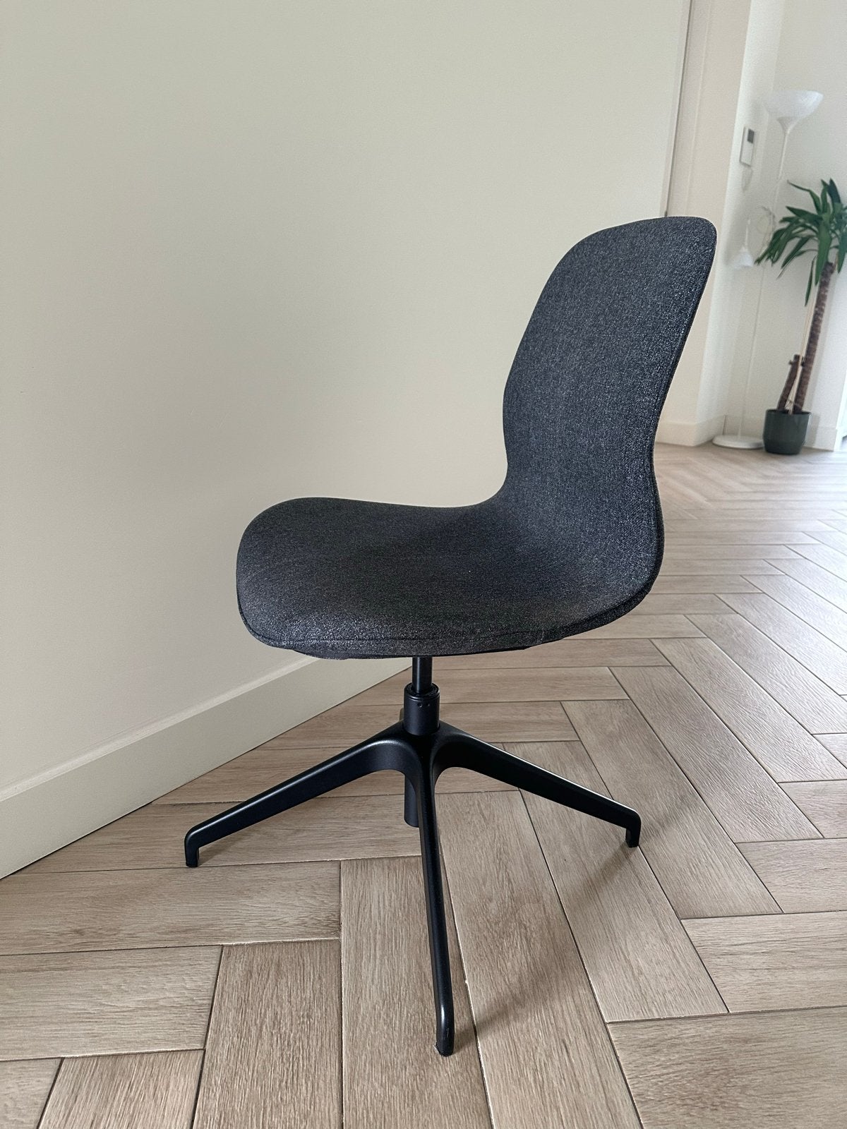 Langfjall Ikea bureaustoel - Donkergrijs, Huis en Inrichting, Ophalen, Zo goed als nieuw, Grijs, Bureaustoel