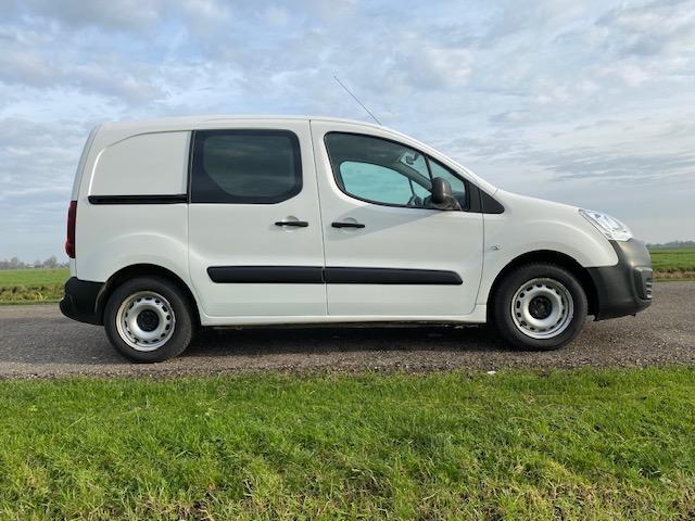 Citroen Berlingo 1.6 BlueHDI 75 Club 98.000 km!/ airco/cv/20, Voorwielaandrijving, Stof, Citroën, 23 km/l