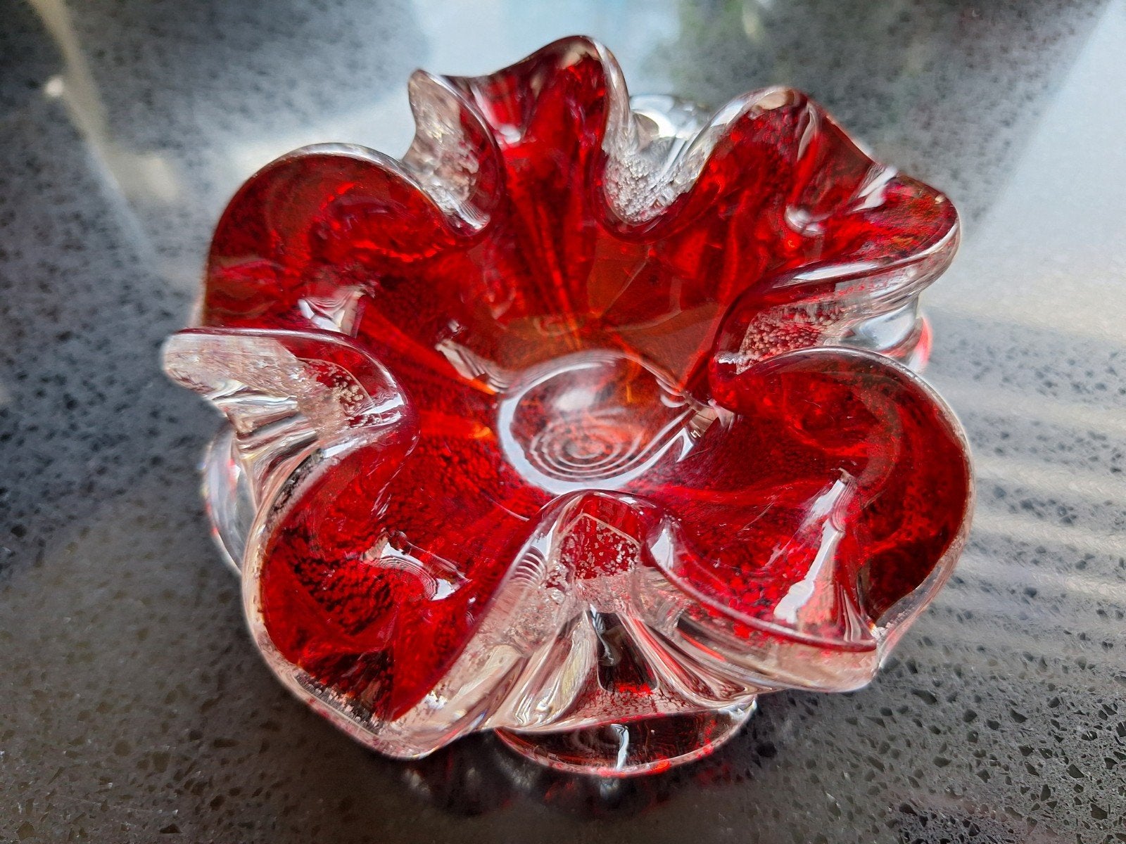Vintage Murano glazen asbak - Diep rood met zilver, Antiek en Kunst, Ophalen of Verzenden