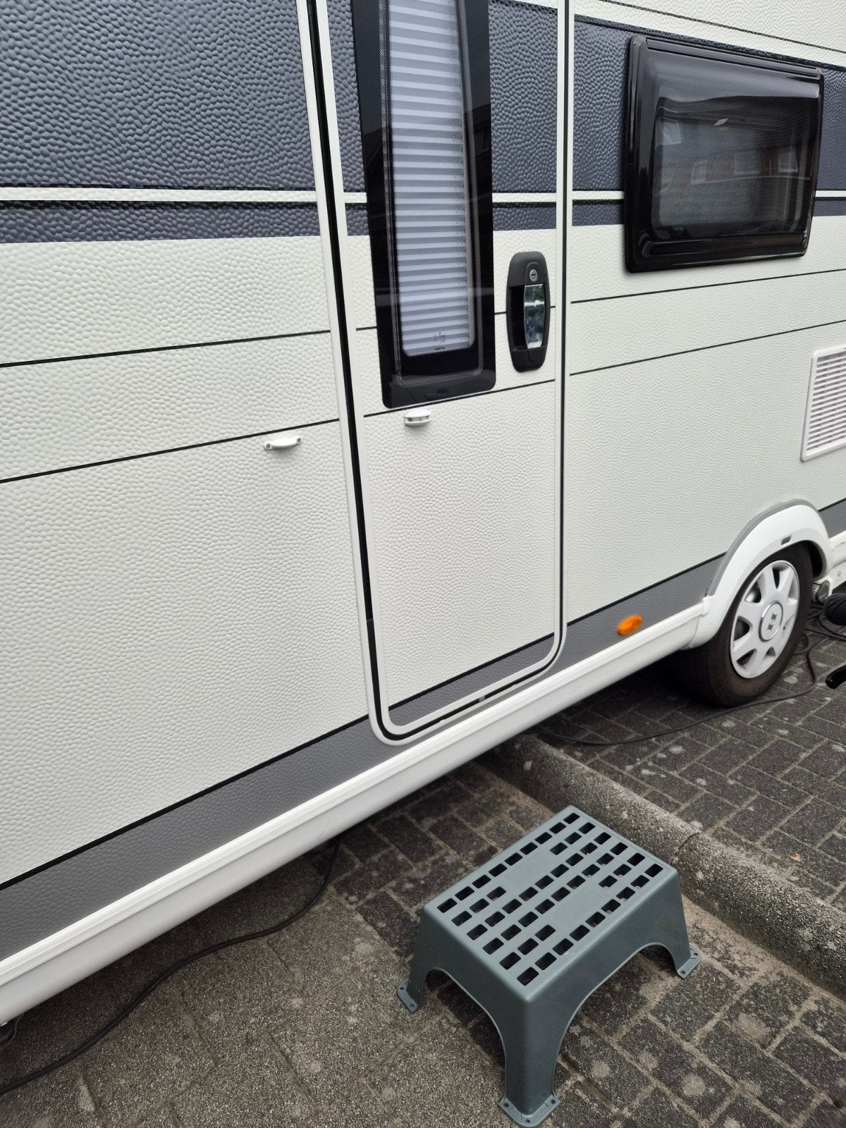Caravan opstapje - grijs, stevig en veilig, Ophalen
