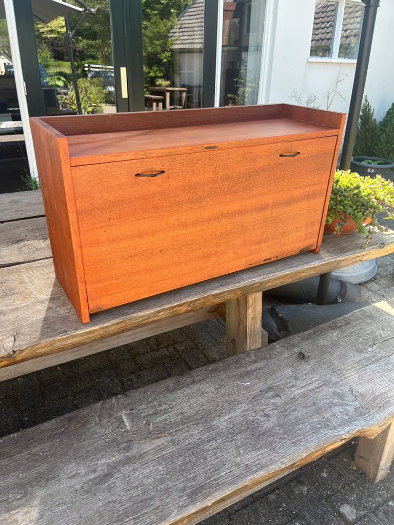 Hangkast klep jaren 50-60 teak vintage retro €95 plank, Gebruikt, Teakhout, Met klep(pen), 25 tot 50 cm