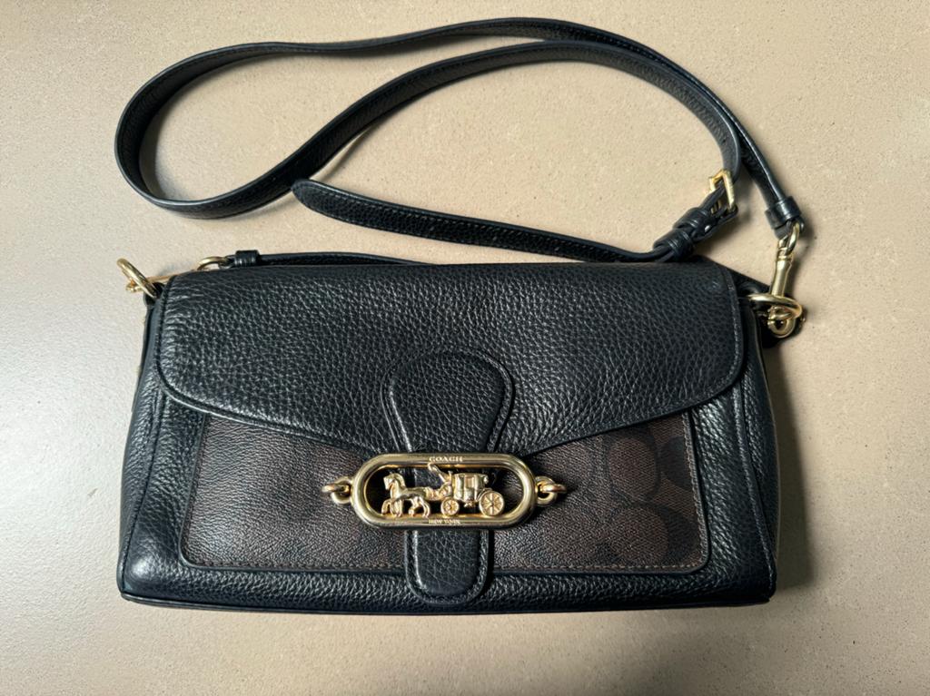 Coach tas donkerbruin met goudkleurige details, Ophalen of Verzenden, Zo goed als nieuw, Bruin, Schoudertasje
