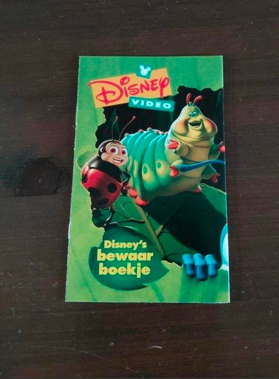 Disney videoband bewaar boekje Luizenleven. 1999., Ophalen of Verzenden, Overige figuren, Zo goed als nieuw, Plaatje of Poster