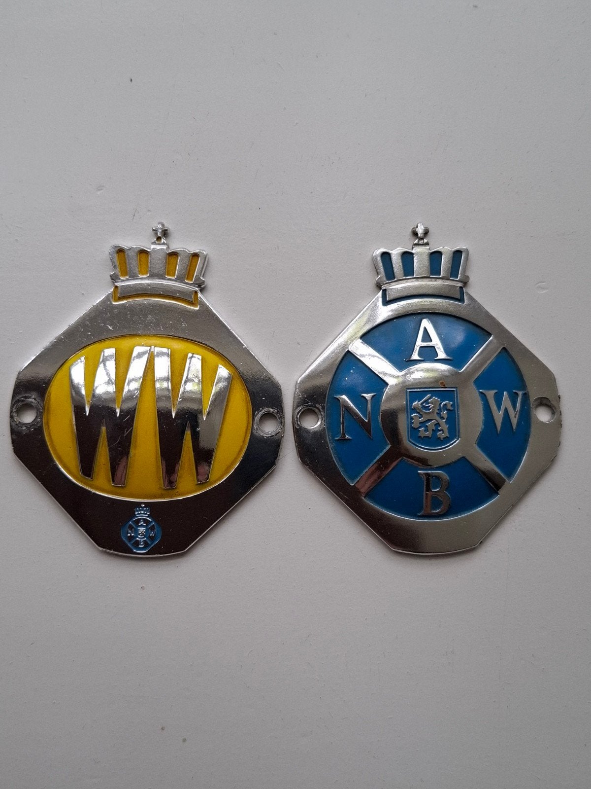 Set vintage ANWB & Wegenwacht grille-emblemen (6.5 x 5.5 cm), Ophalen of Verzenden, Zo goed als nieuw