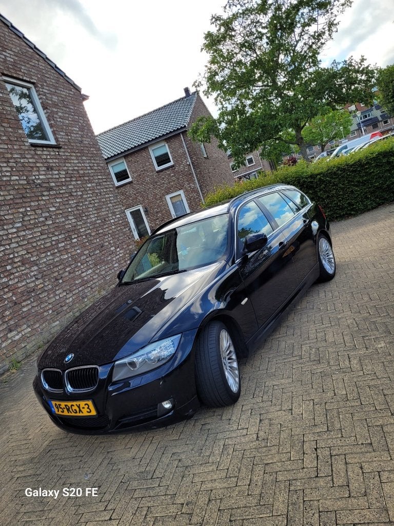 BMW 3-Serie 2.0 318 I Touring 2011 Zwart, Auto's, BMW, Euro 5, Achterwielaandrijving, Beige, Zwart