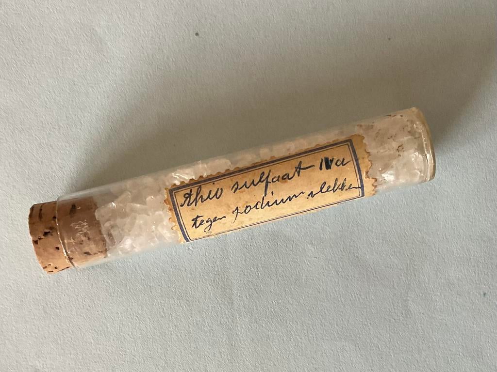 Uit oude apotheek Thiosulfaat Schiedam (1950), Antiek en Kunst, Ophalen of Verzenden