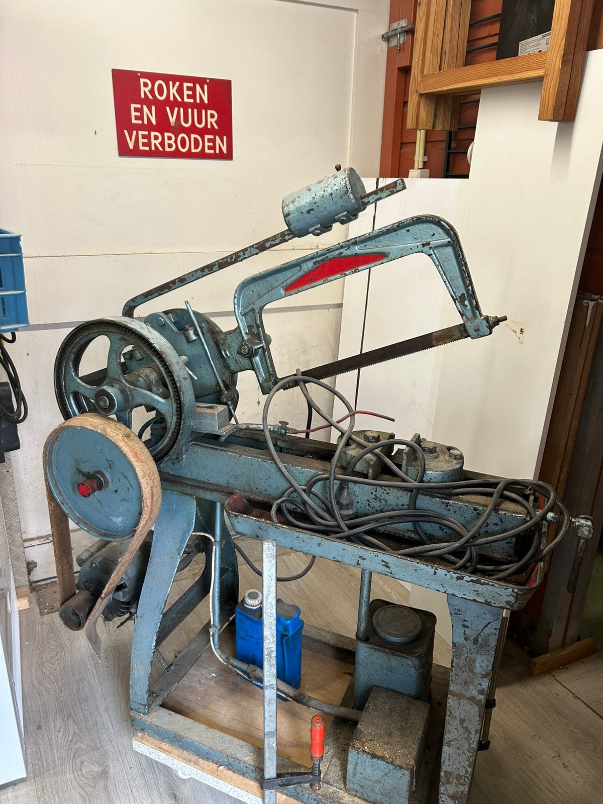 Beugel zaagmachine, Ophalen