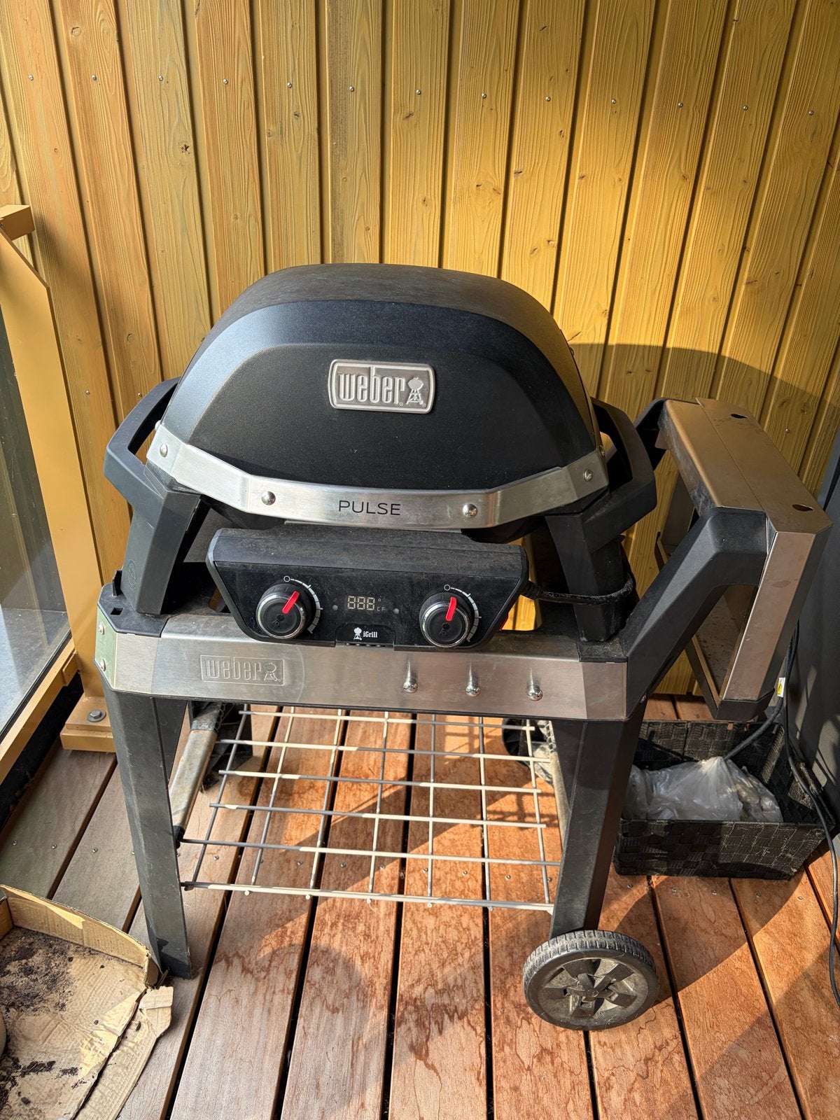 Weber Pulse 2000 elektrische BBQ met hoes en vleesthermomete, Tuin en Terras, Elektrische barbecues, Ophalen, Gebruikt